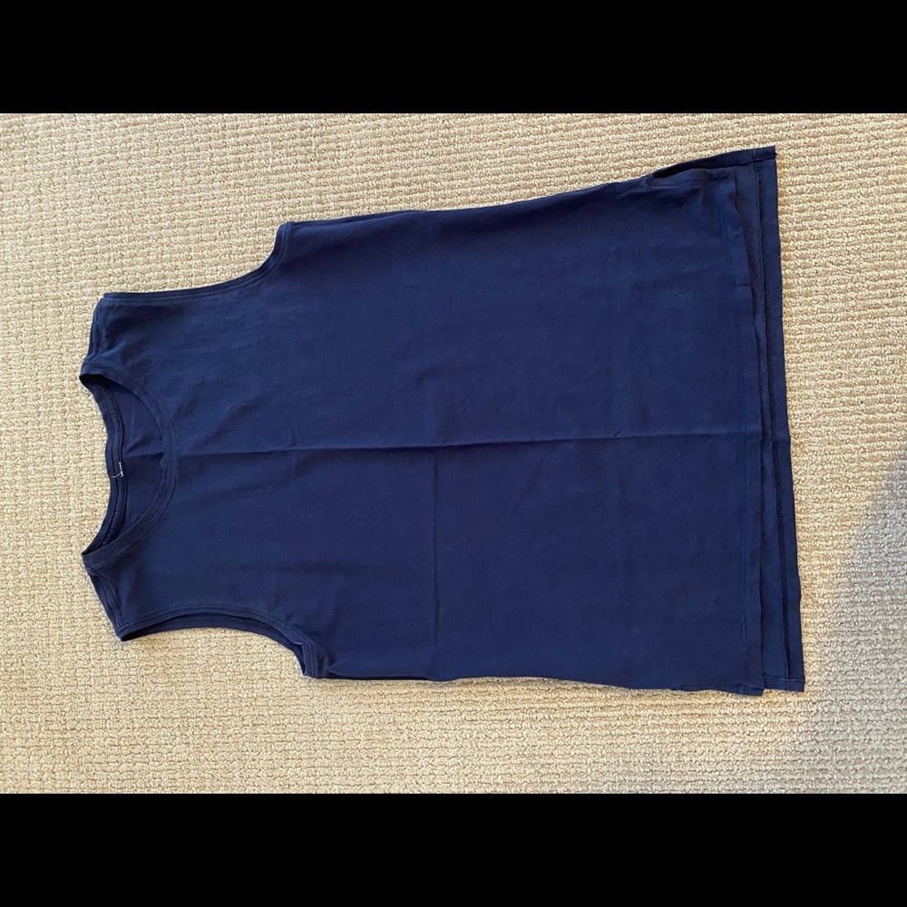 Lululemon love sleeveless tee EUC navy SZ 4